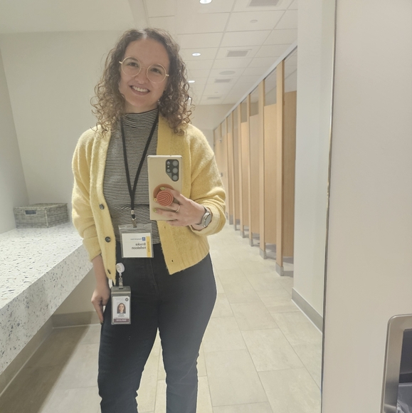 Meet your Posher, Brooke - Picture 2 of 2